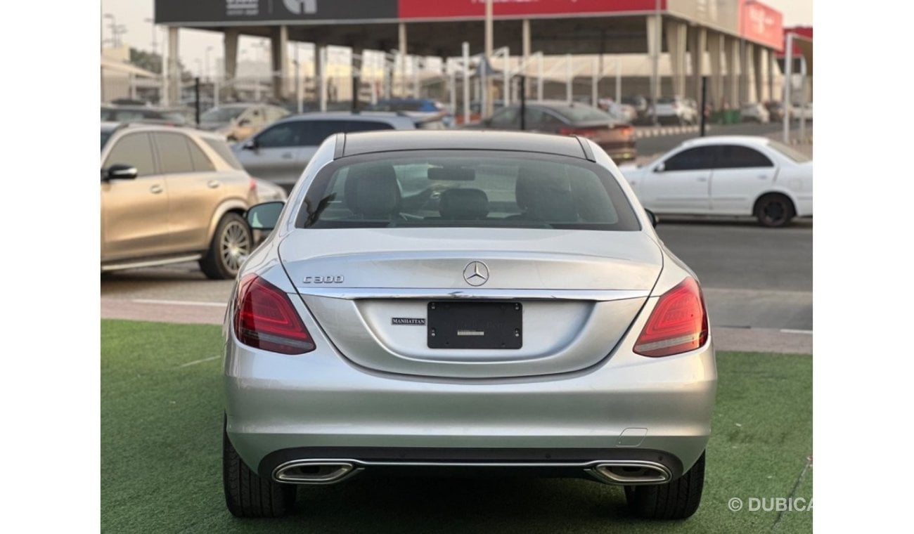 مرسيدس بنز C 300 لاكجري