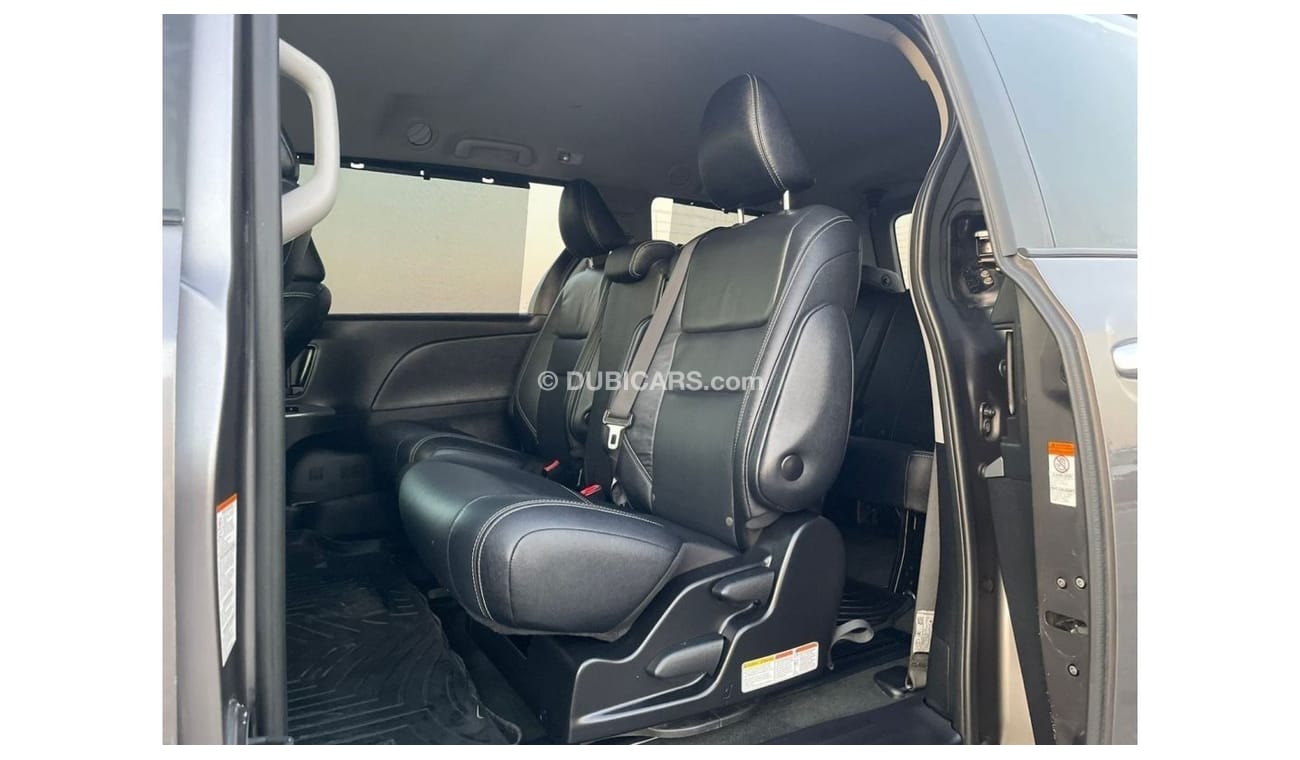 Toyota Sienna “Offer”2019 Toyota Sienna SE Special Edition - Full Option Automatic - 7 Seater - 3 Keys - UAE PASS