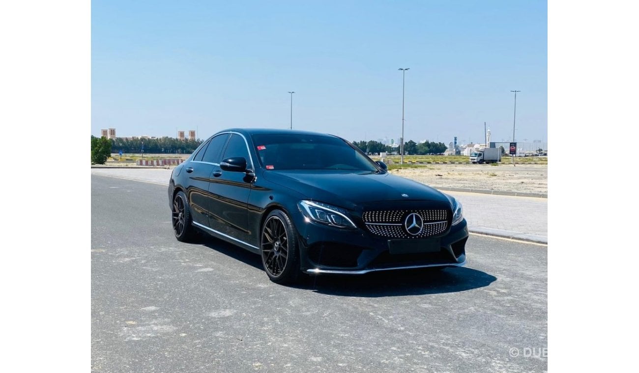 مرسيدس بنز C 300 لاكجري السياره بحاله ممتازه جدا لا تحتاج إلى أي مصاريف