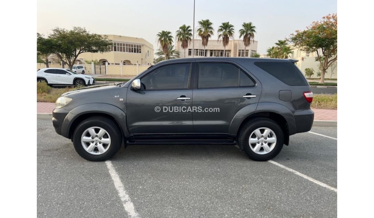 تويوتا فورتونر Toyota Fortuner 2010 V4 2.7 petrol left hand drive