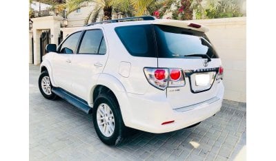 Toyota Fortuner DIRECT FROM OWNER  2014 GCC 4.0 V6 ENGINE PETROL 6 CYLINDER