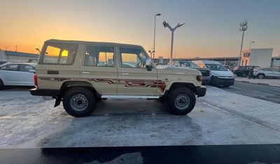 Toyota Land Cruiser Hard Top LC76 4.0L