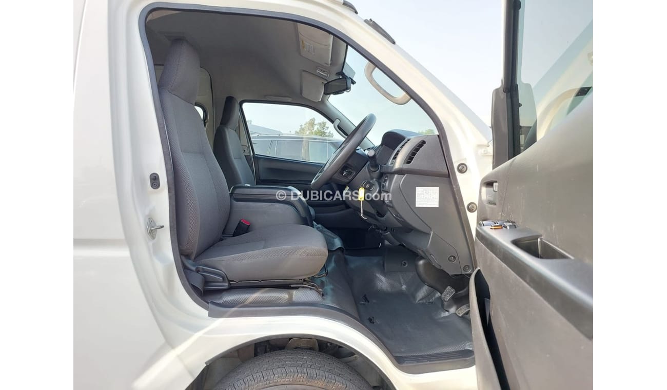 تويوتا هاياس TOYOTA HIACE COMMUTER VAN RIGHT HAND DRIVE(PM64467)