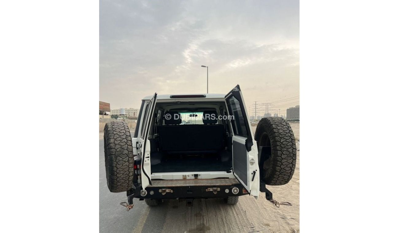 Toyota Land Cruiser Hard Top 5 DOORS