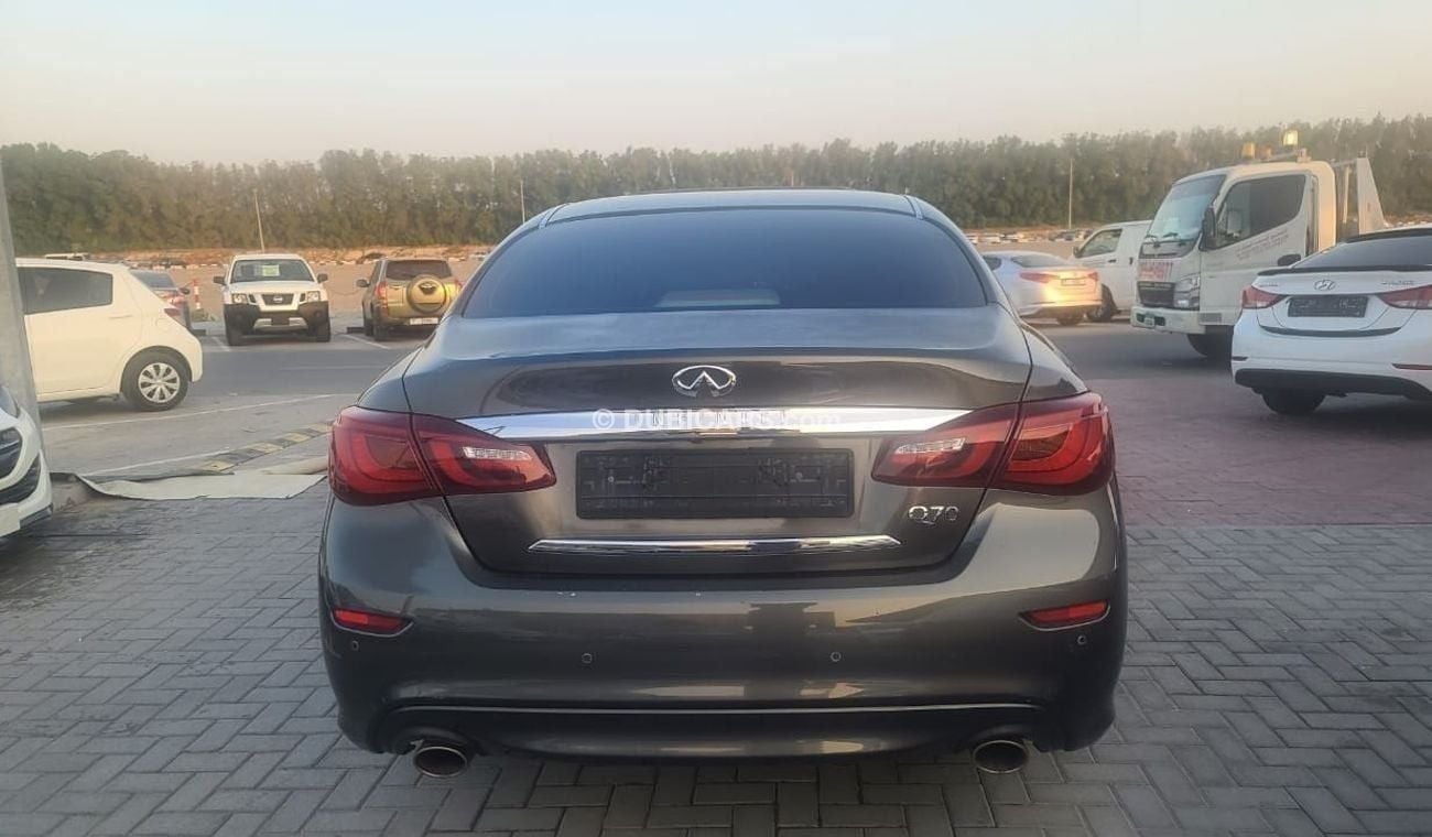 Infiniti Q70 Luxe 3.7L