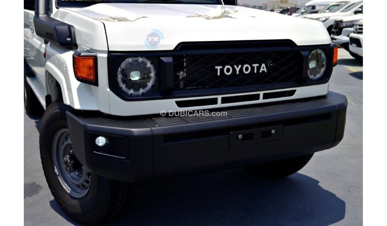 تويوتا لاند كروزر بيك آب 79 Double Cab 2.8L (Basic Option)