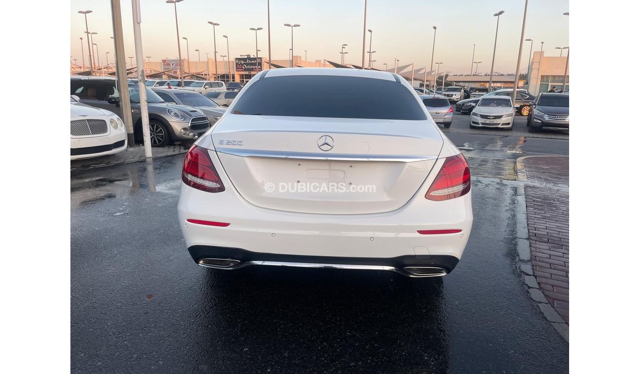 Mercedes-Benz E200 Mercedes E 200 Gulf 2017 in excellent condition, fully equipped