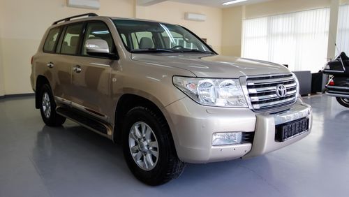 Toyota Land Cruiser GXR V8