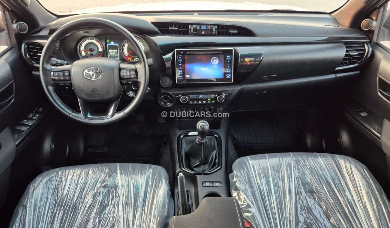 تويوتا هيلوكس S GLX 2.8L 4WD M/T Toyota Hilux 2022 V4 2.8L diesel manual clean car without accident without paint 