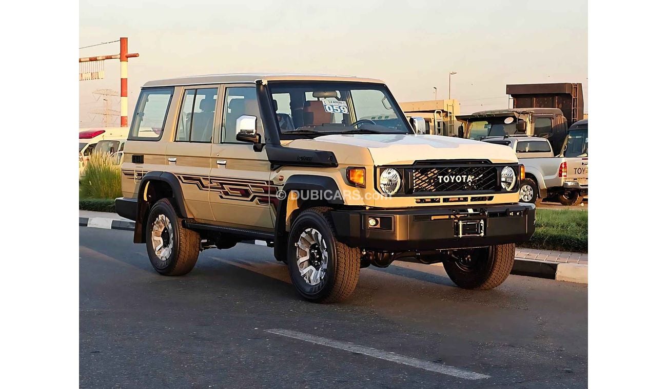 Toyota Land Cruiser Hard Top 4.0L PETROL / AT / DIFF LOCK/ WINCH SNORKEL / FULL OPTION (CODE # 68081)