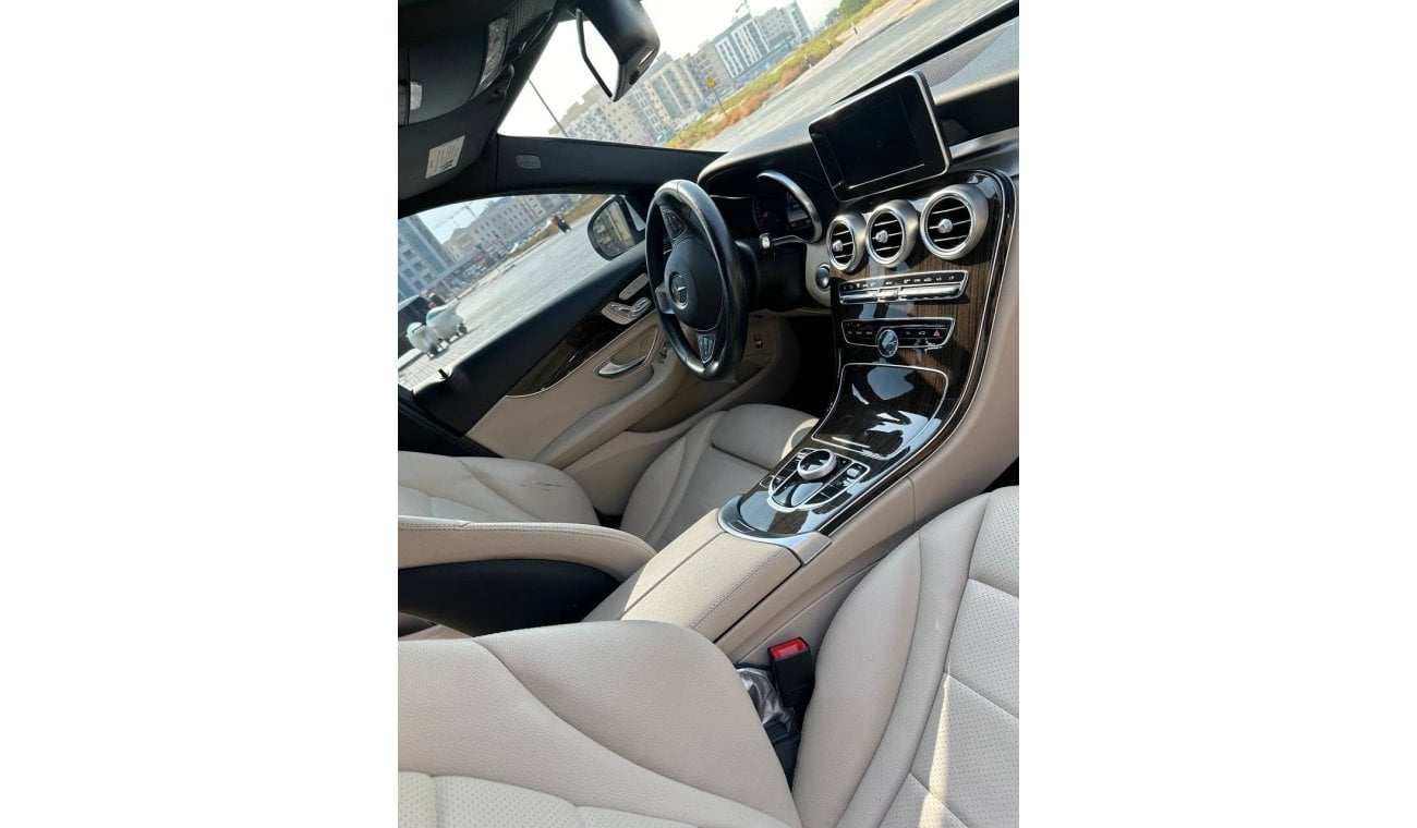 Mercedes-Benz C 300 Luxury 2.0L