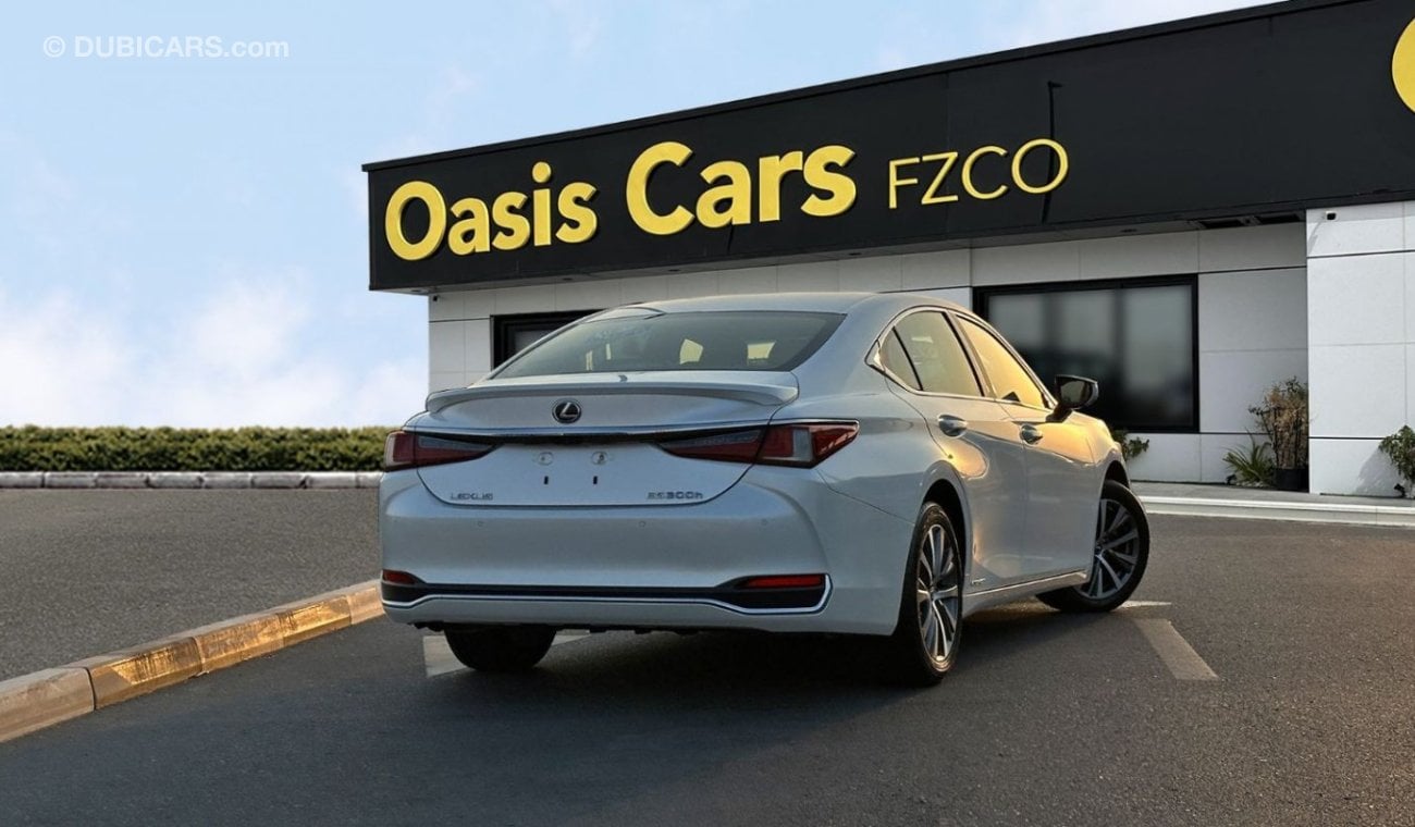 لكزس ES300h 2.5L Hybrid 4 Cylinders Full Service History 2021 GCC