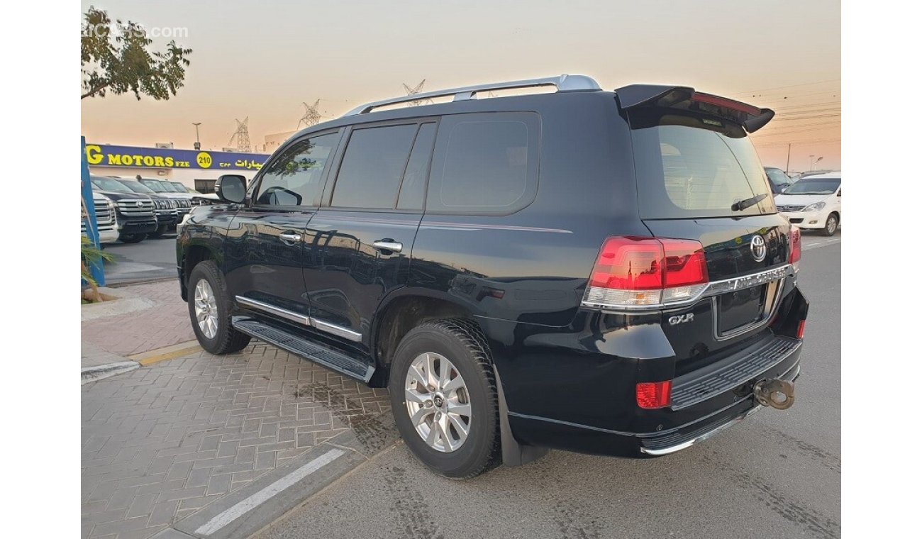 Toyota Land Cruiser GXR - V8 - PETROL (FULL OPTION)