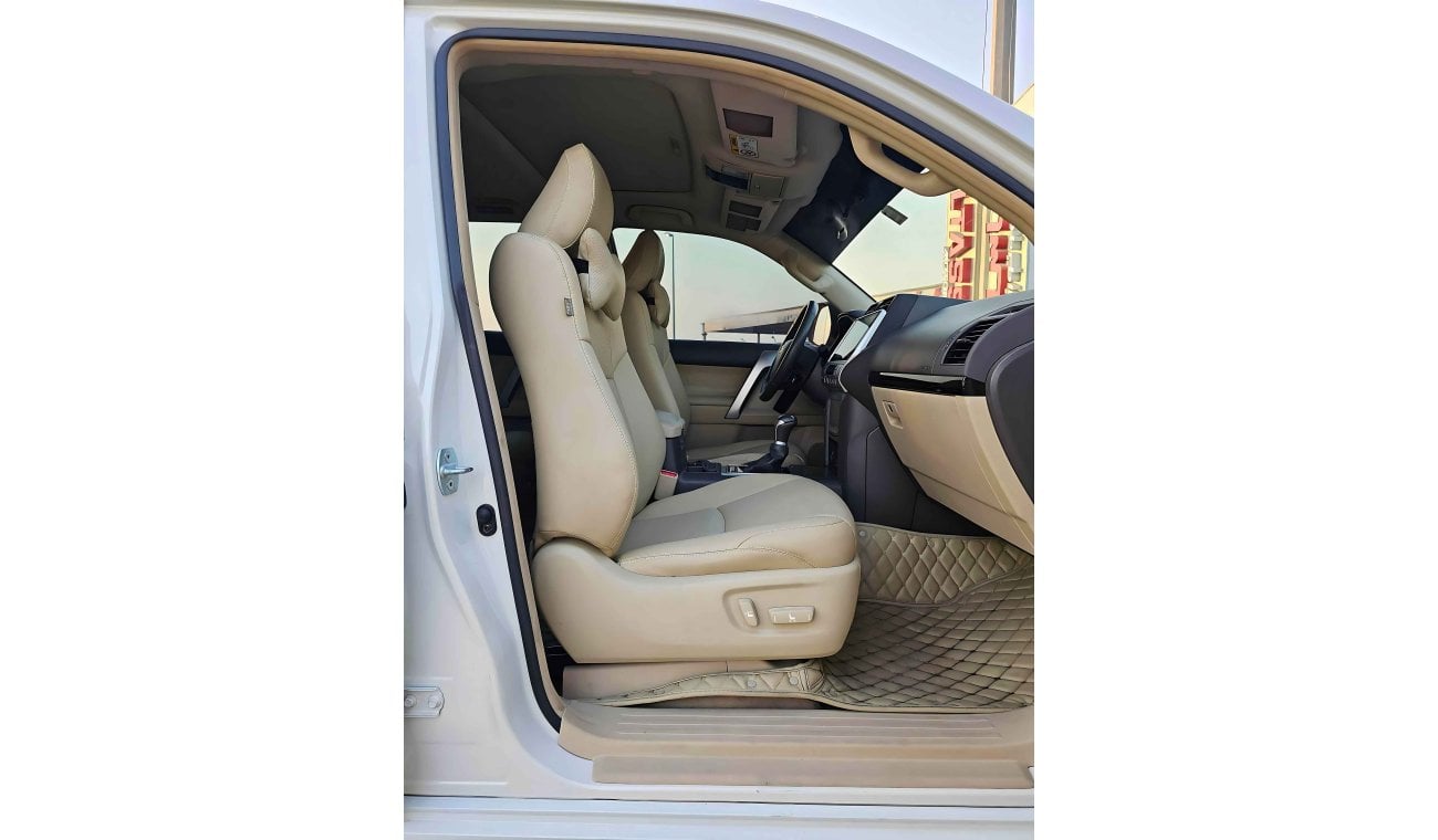 تويوتا برادو GXR V6 / SUNROOF/  ELECTRIC LEATHER SEATS/  BACK TYRE/ LOW MILEAGE/ FOR EXPORT ONLY / LOT#205198