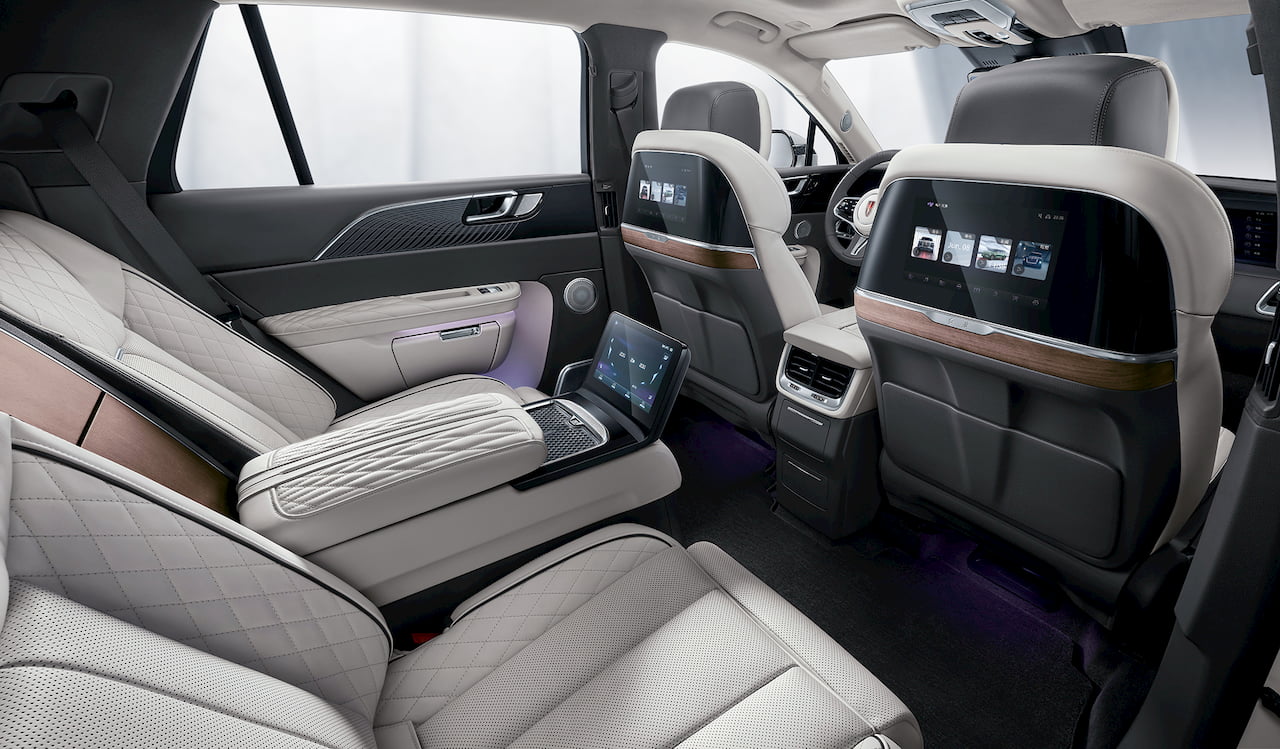 HONGQI EHS9 interior - Rear Seat Entertainment