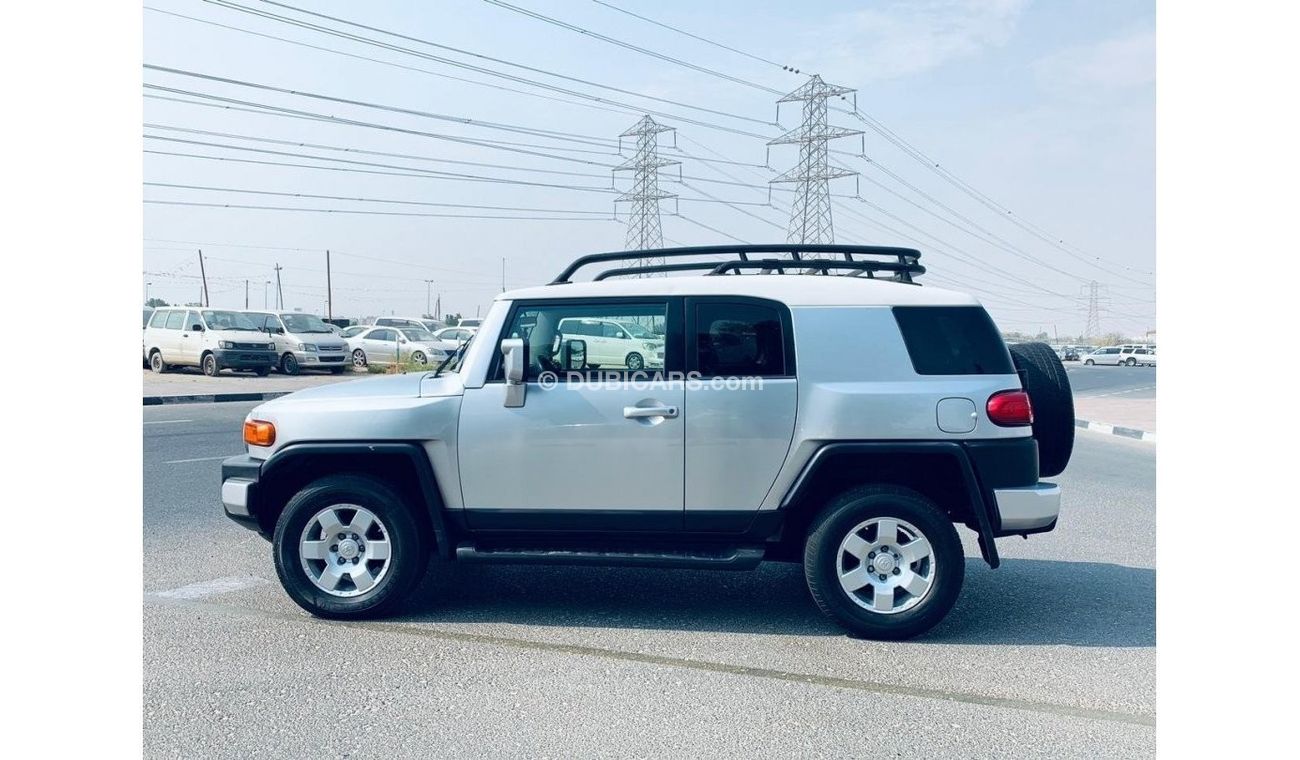 Toyota FJ Cruiser Full option clean car accident free