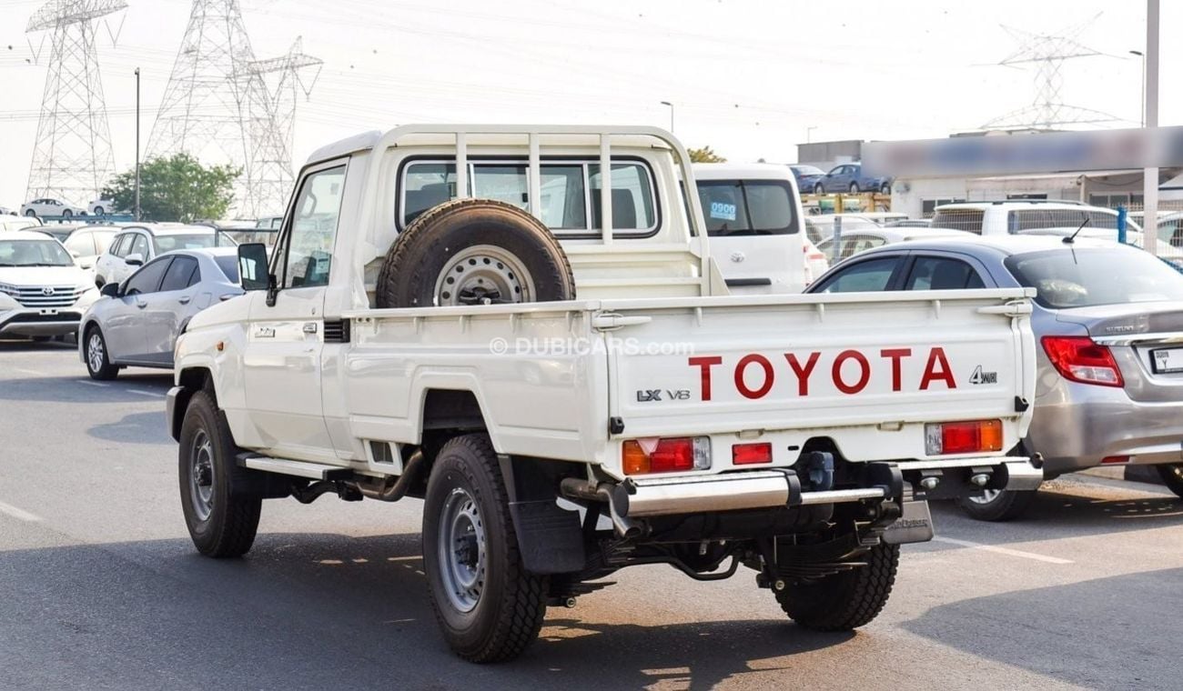 New Toyota Land Cruiser Pick Up LX V8 2023 for sale in Dubai - 640105