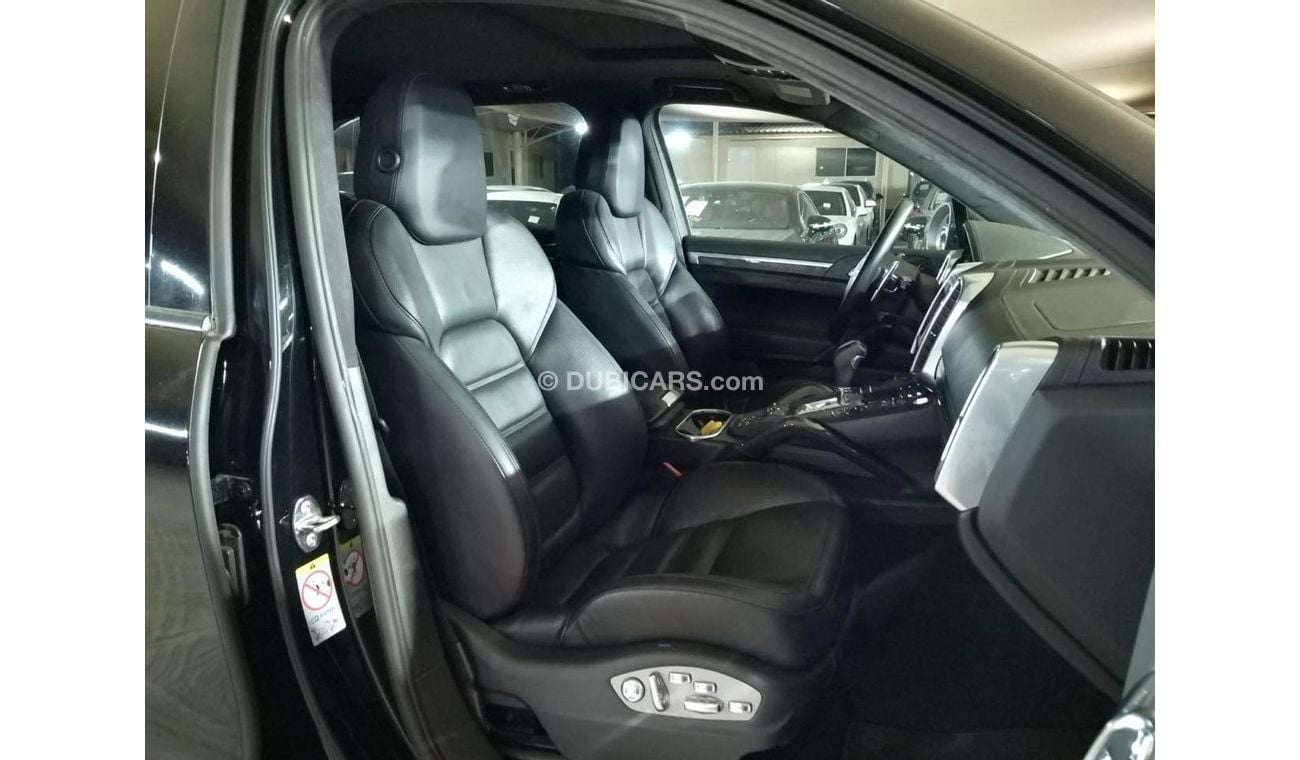 Porsche Cayenne Turbo 4.8L (500 HP) , WITH PORSCHE CARBON CERAMIC BRAKES, CARBON INTERIOR AND MORE…