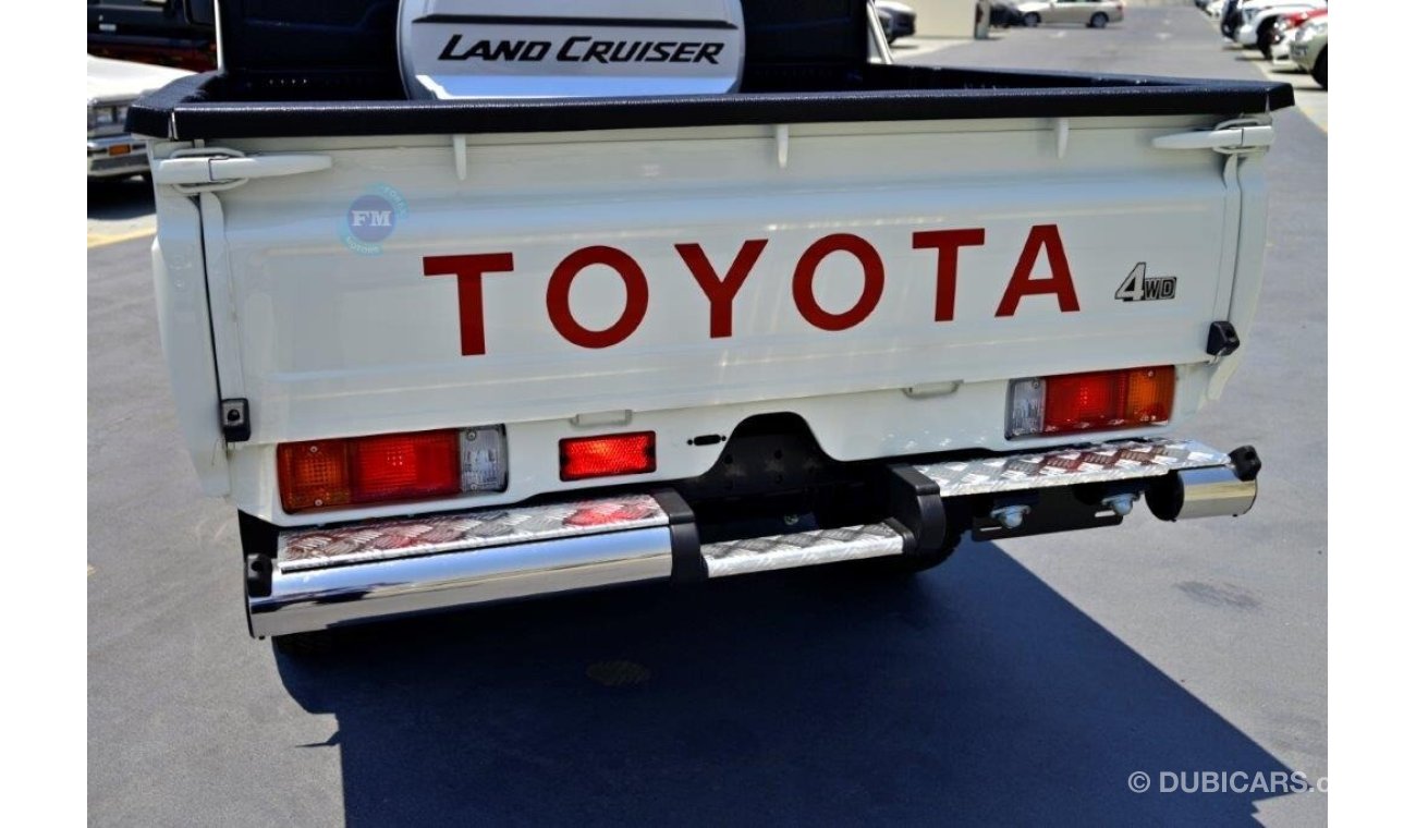 Toyota Land Cruiser Pick Up 79 Double Cab 2.8L (Basic Option)