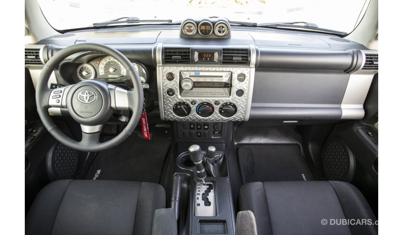 Toyota FJ Cruiser GCC - IN PERFECT CONDITION LIKE NEW - BUY AND DRIVE