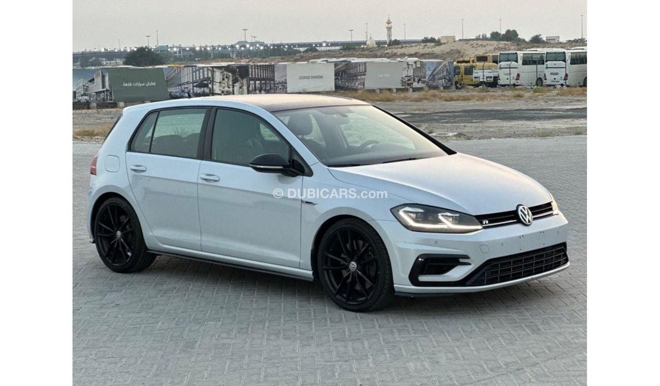 Volkswagen Golf R MODEL 2018. GCC CAR PERFECT CONDITION INSIDE AND OUTSIDE FULL OPTION PANORAMIC ROOF LEATHER SEATS ON