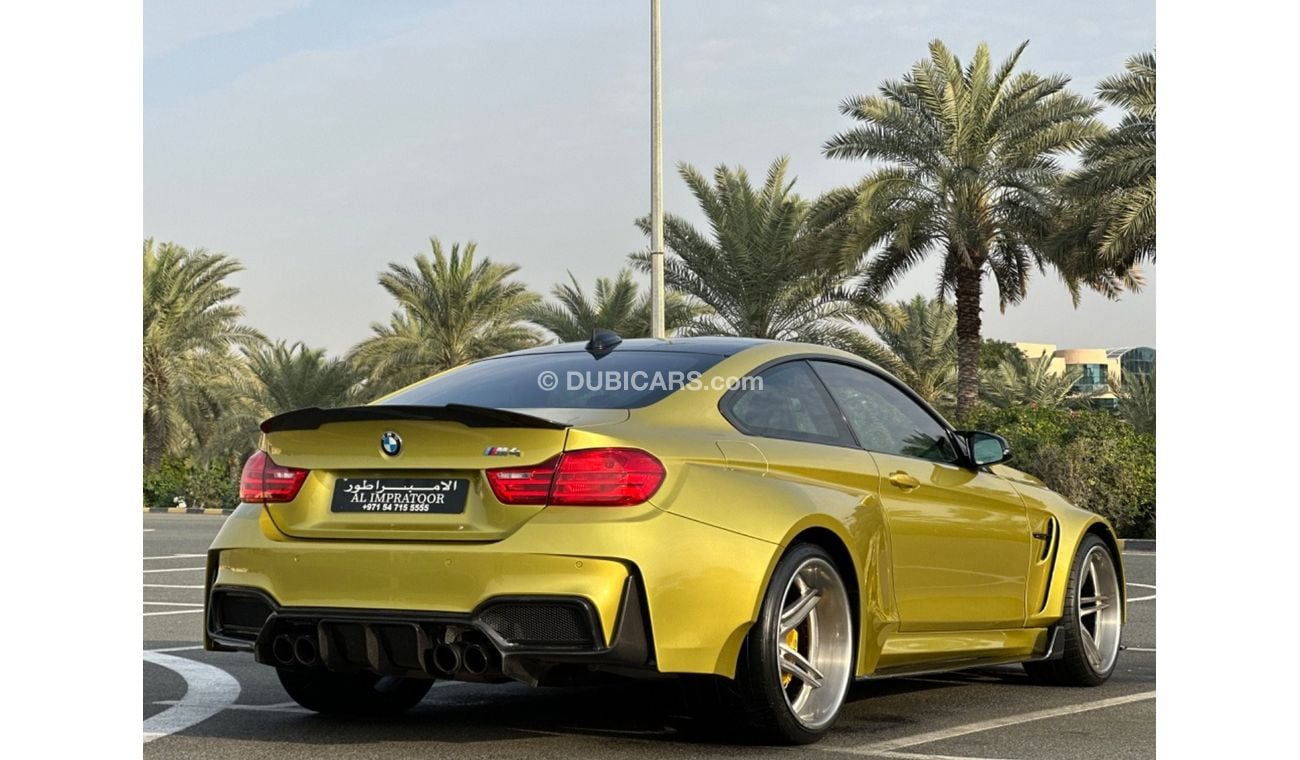 BMW M4 Std BMW M4 GTRS4 2015