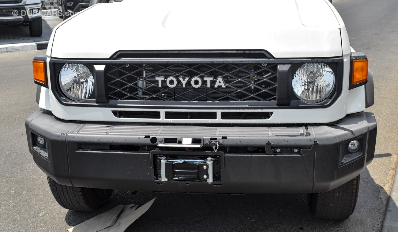 Toyota Land Cruiser Pick Up 4.0L V6. Double Cabin  A/T