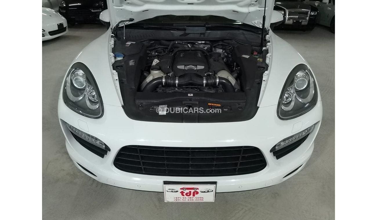 Porsche Cayenne Turbo 4.8L (500 HP) WITH PANORAMIC ROOF, BOSE SOUND SYSTEM AND MORE..