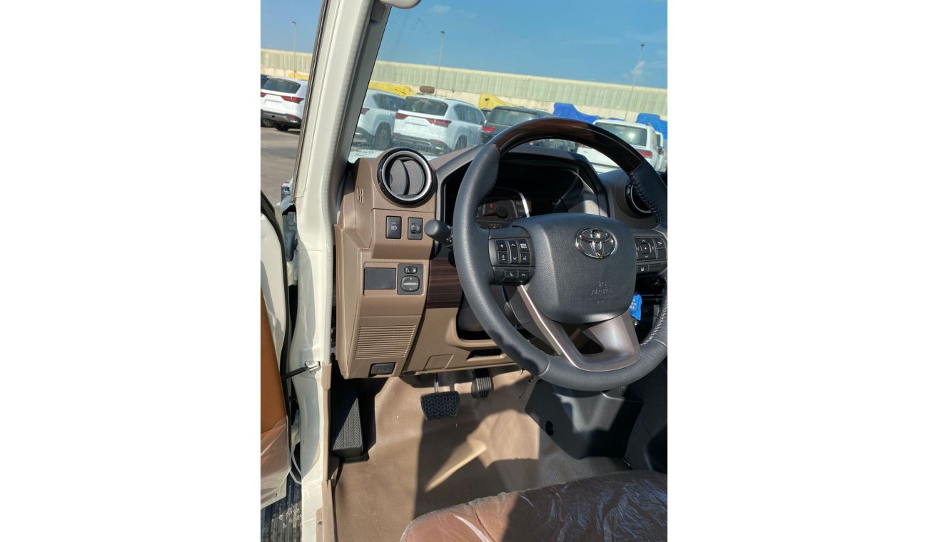 تويوتا لاند كروزر بيك آب Toyota Land Cruiser Pickup single cabin