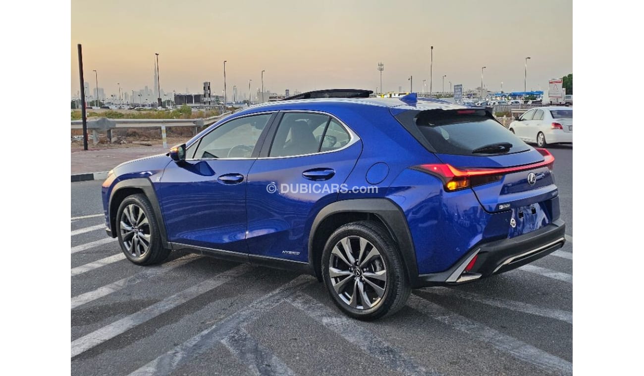 لكزس UX 250h F sport Hybrid engine, AWD, Sunroof, parking sensors