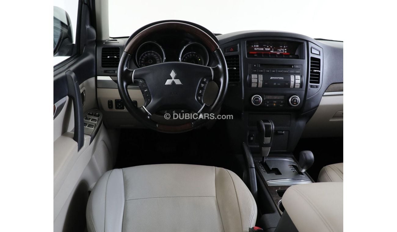 Mitsubishi Pajero Platinum 3.8L 2014 Mitsubishi Pajero Platinum GLS • 7 Seats • GCC