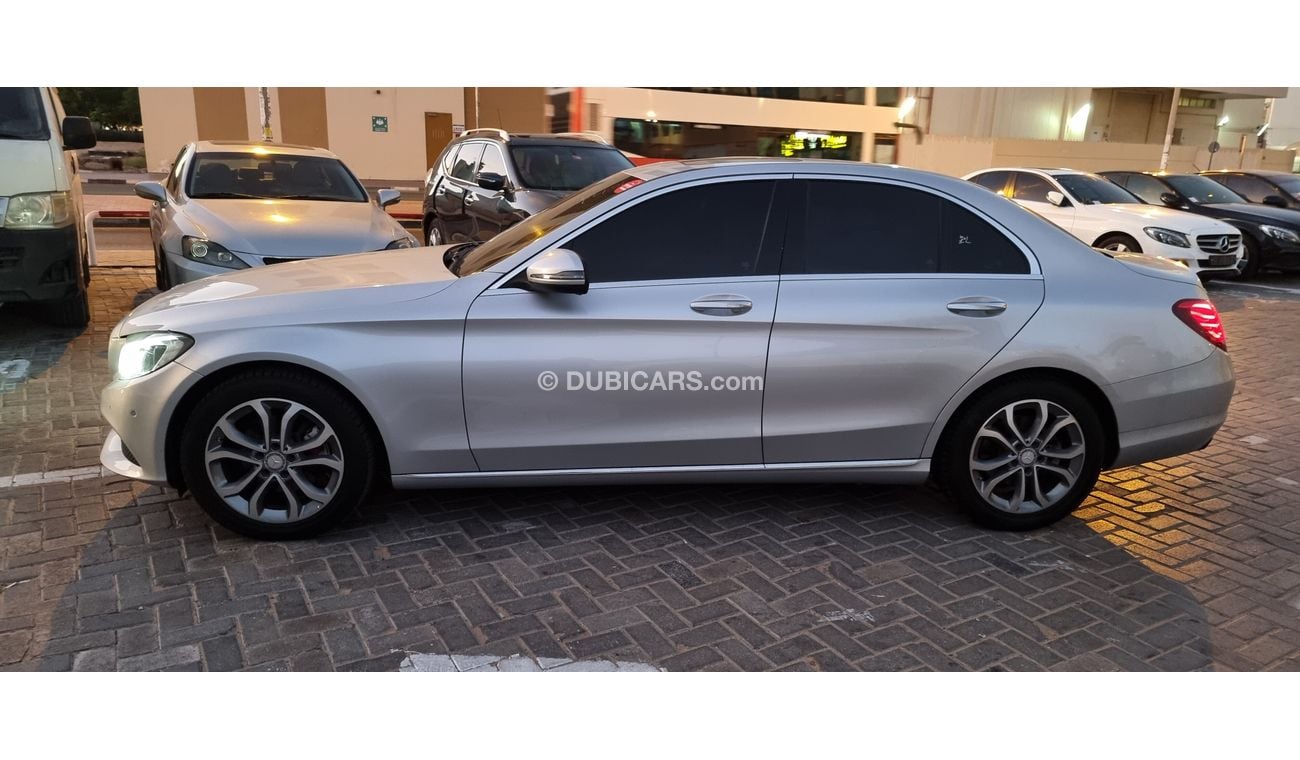 مرسيدس بنز C200 C-Class Low KMs, Never repaired.