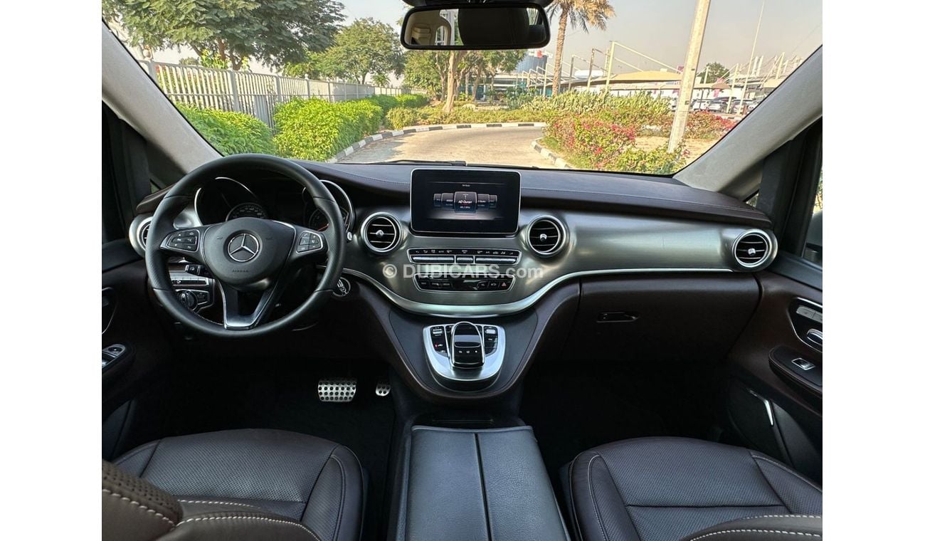 مرسيدس بنز V 250 Std 2.1L Mercedes Benz V 250 / GCC / 2017 / Perfect Condition / 1,820 Dirhams Monthly / Ready to Dri