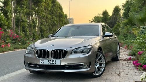 بي أم دبليو 750Li UAE Edition 4.4L - 2014 - GCC Specs - V8 - twin-turbo - 445 horsepower - Perfect Condition