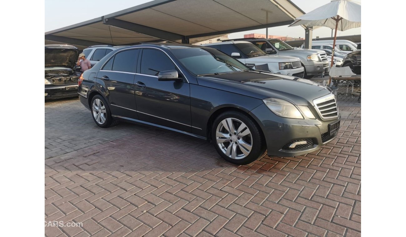 Mercedes-Benz E300 very good condition inside and outside