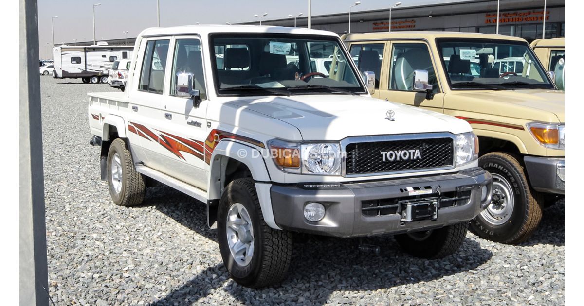 Toyota Land Cruiser Pickup LX V6 4WD for sale: AED 111,000. White, 2015