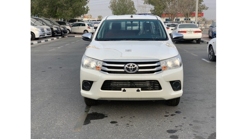 Toyota Hilux 2 4 Diesel 4 4 M T For Sale White