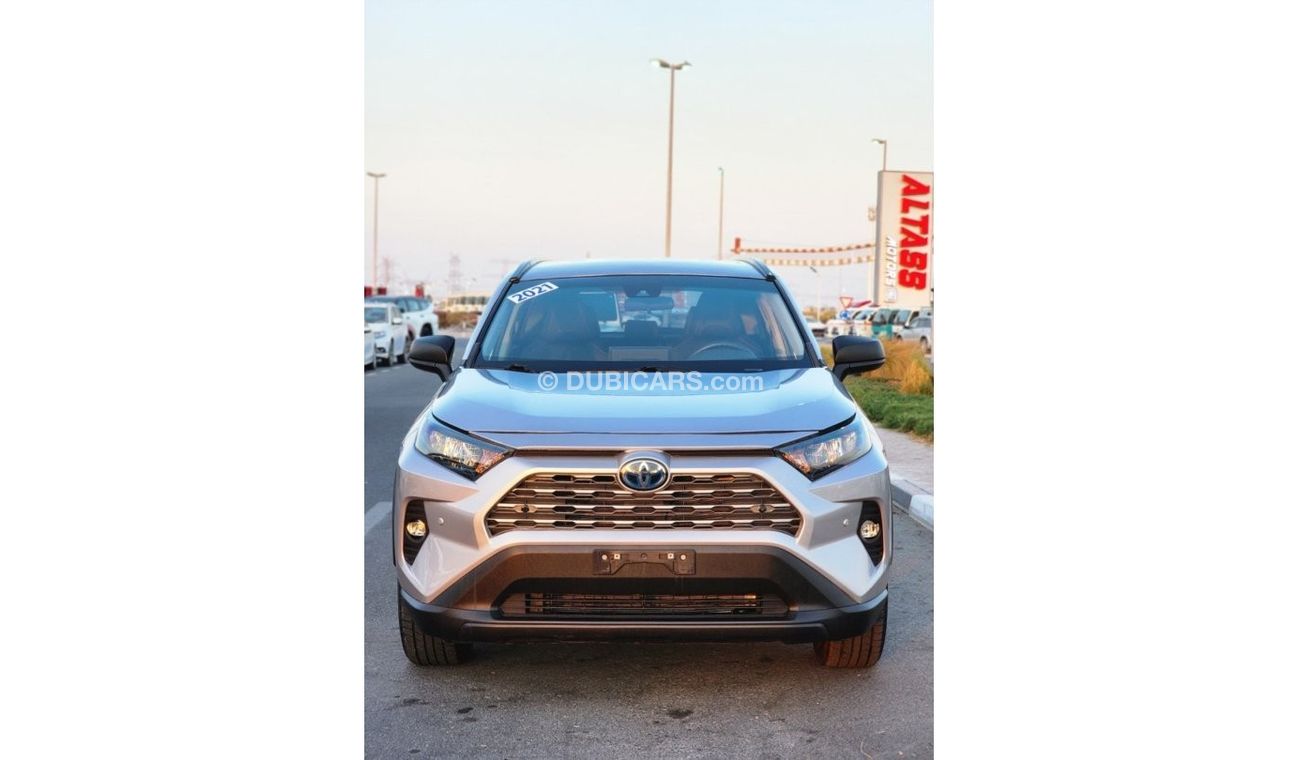 Toyota RAV4 LE Toyota RAV4 Hybrid 2021