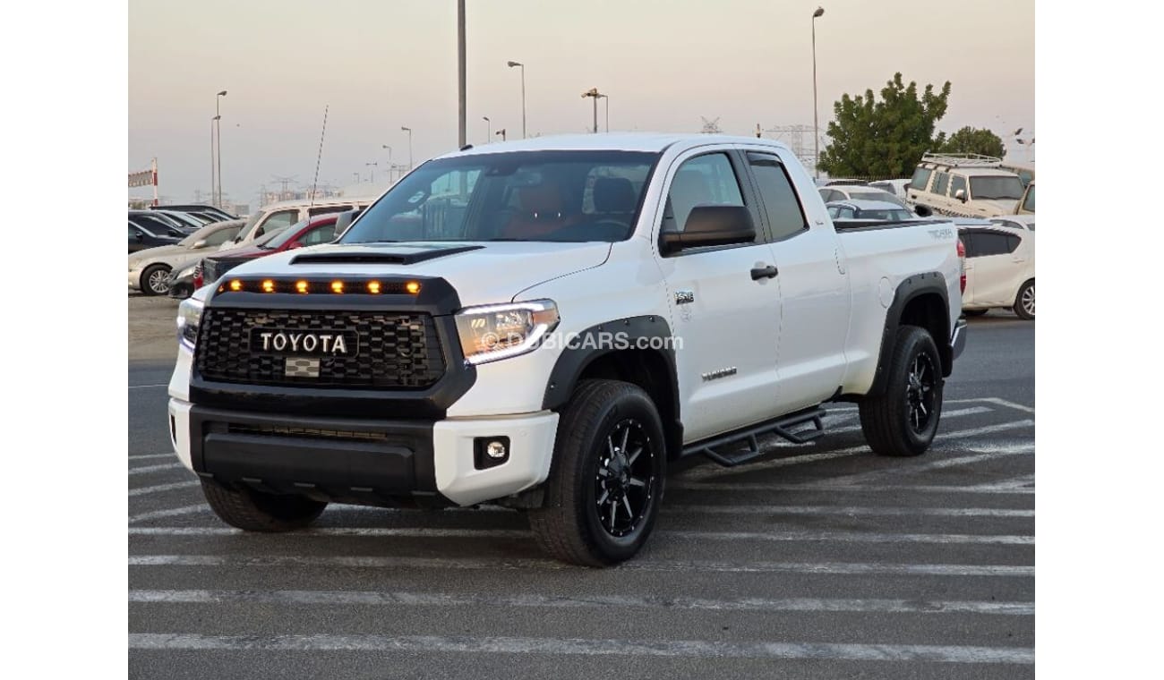 Toyota Tundra 2019 Model 4x4 , leather seats and with spacial interior