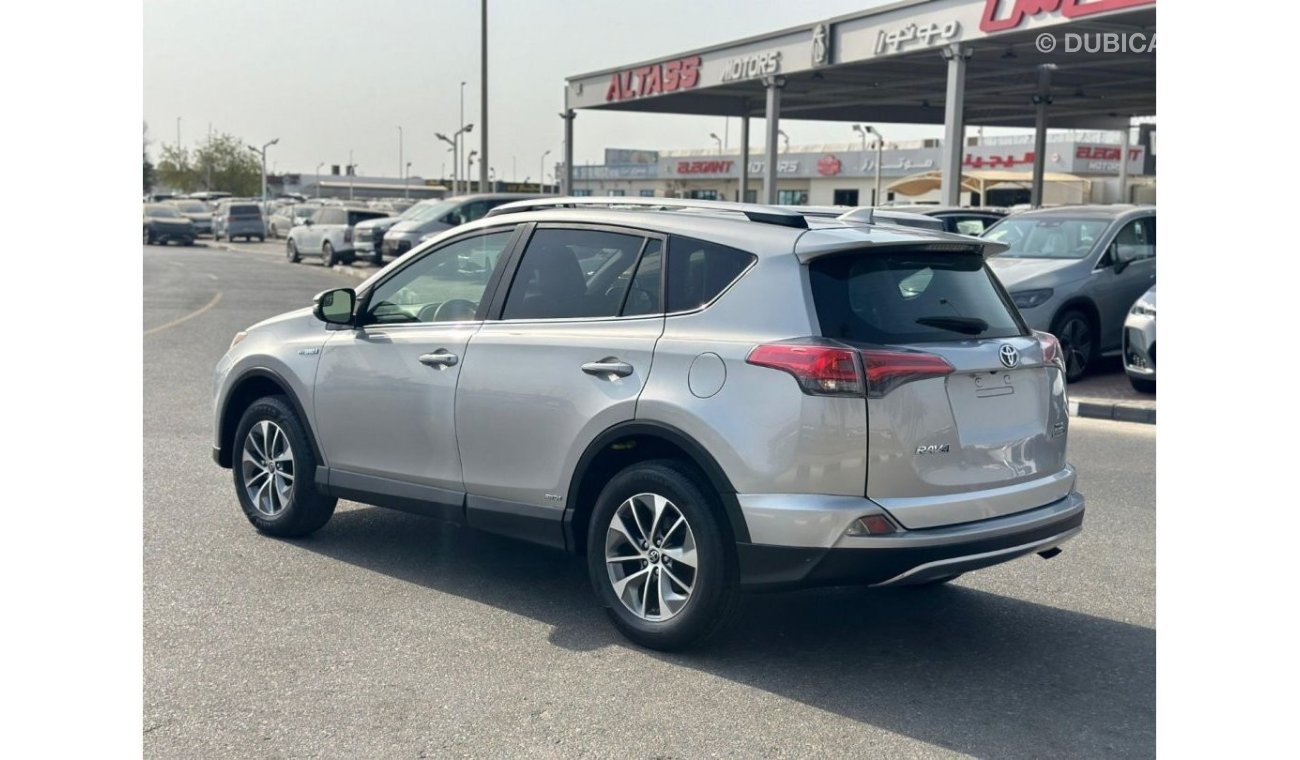 Toyota RAV4 Hybrid Toyota RAV4 XLE 2018