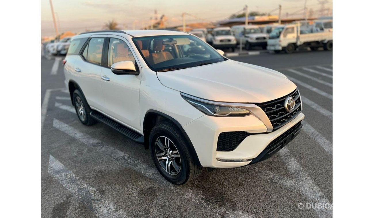 Toyota Fortuner 2021 TOYOTA FORTUNER V4 2.7L - 4X4  GCC -7 seater + VERY CLEAN & GOOD CONDITION