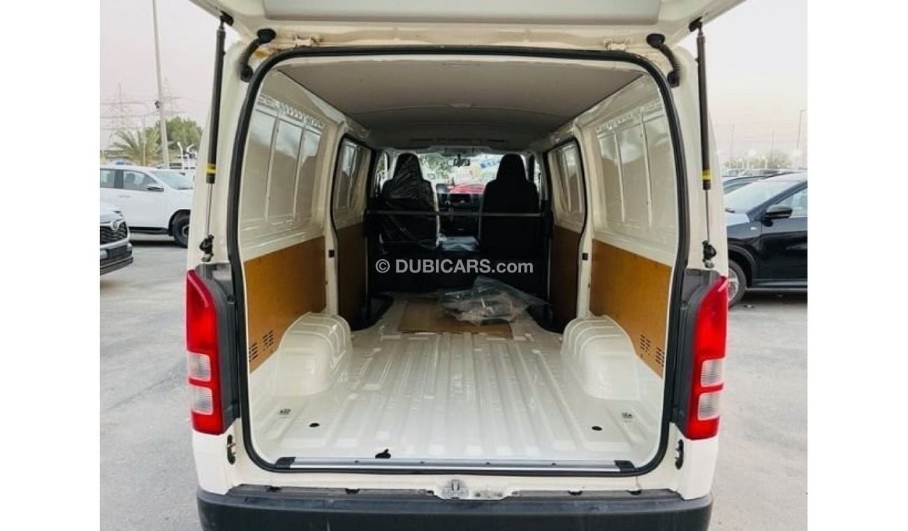 تويوتا هاياس Toyota Hiace Delivery VAN 2.5L Diesel M/T