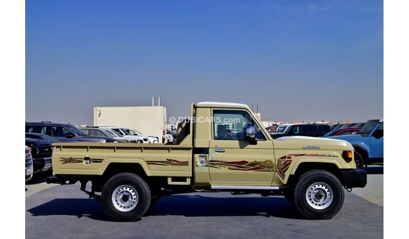 تويوتا لاند كروزر بيك آب Single Cab DLX 4.0L Petrol 4WD Automatic