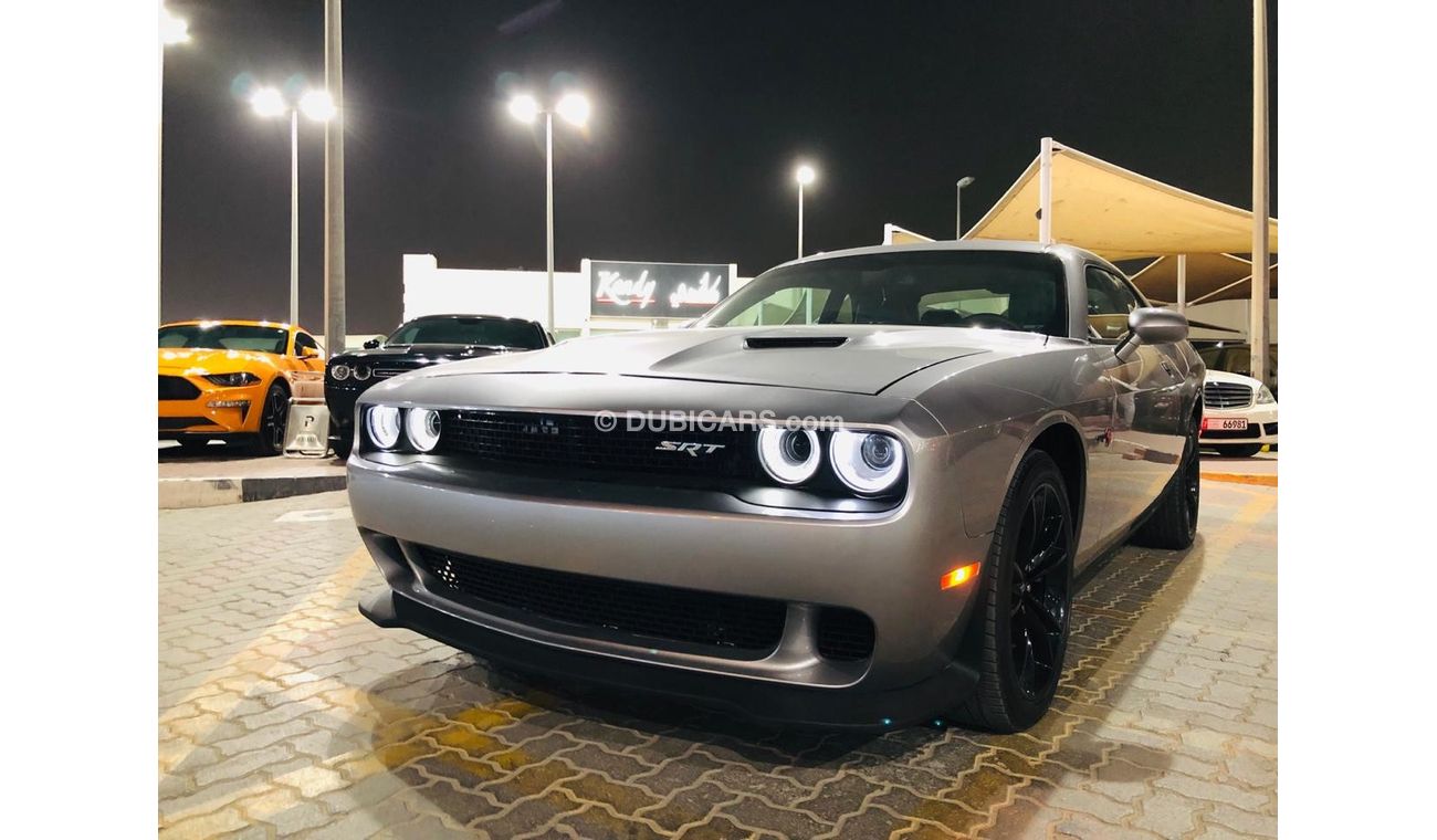 Dodge Challenger V6 / SRT KIT / SUNROOF / BIG SCREEN / LOW MILES /