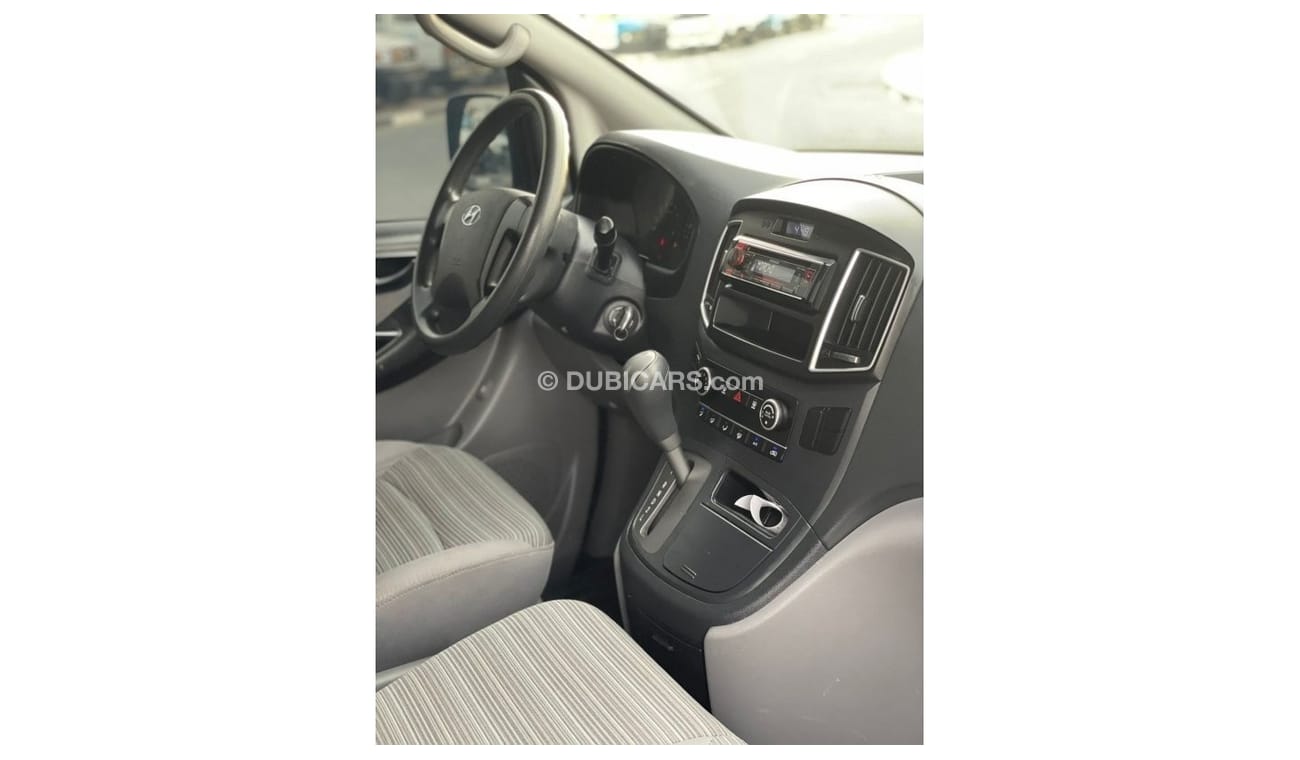 Hyundai H-1 2019 Hyundai H1 2.4L V4 - Automatic - 12 Seater Passenger - Patrol / GCC Specs