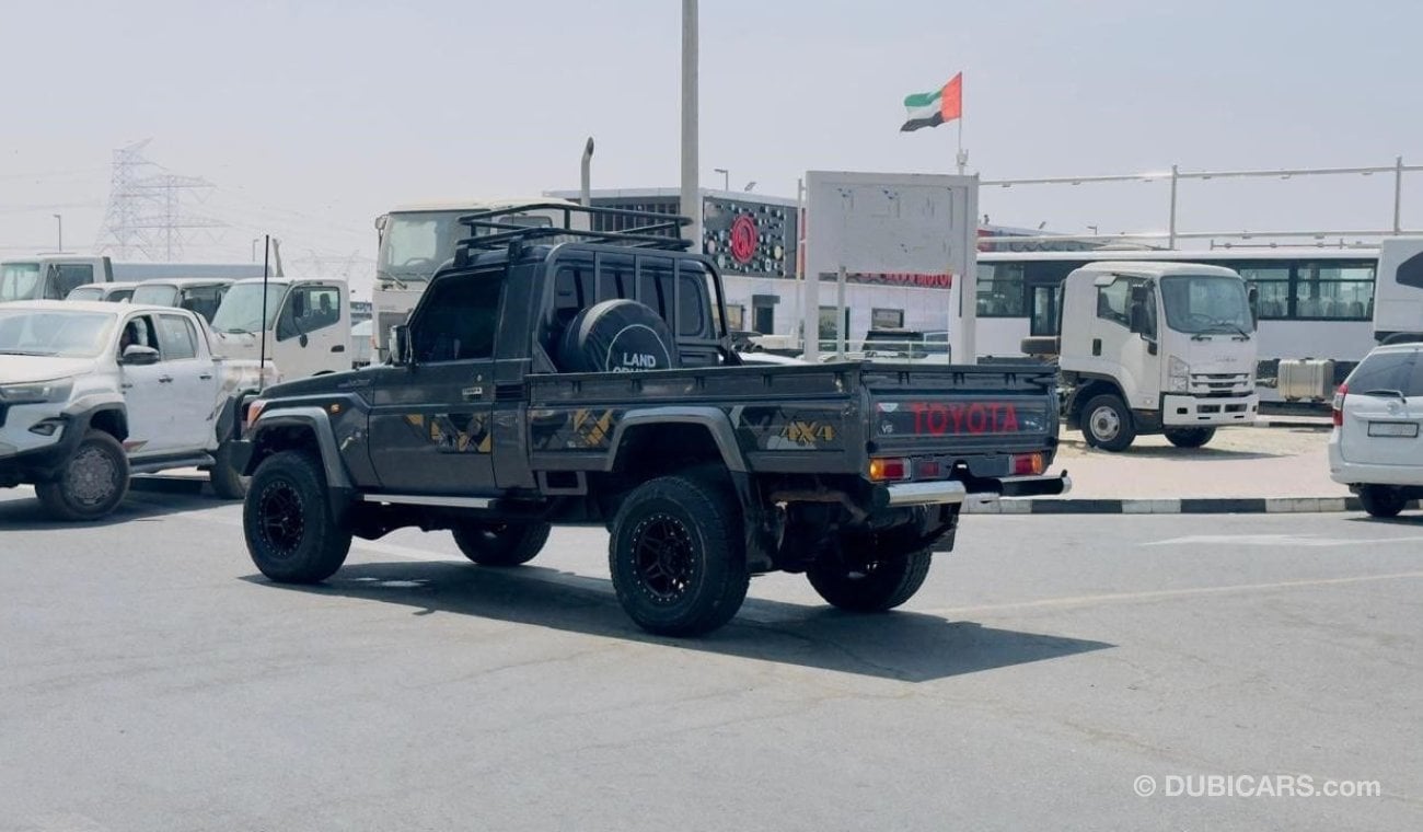 Toyota Land Cruiser Pick Up SINGLE CABIN | IRON BULL BAR AND ROOF RACK INSRALLED | 4.5L DIESEL | MANUAL TRANSMISSION | 2011 | AI