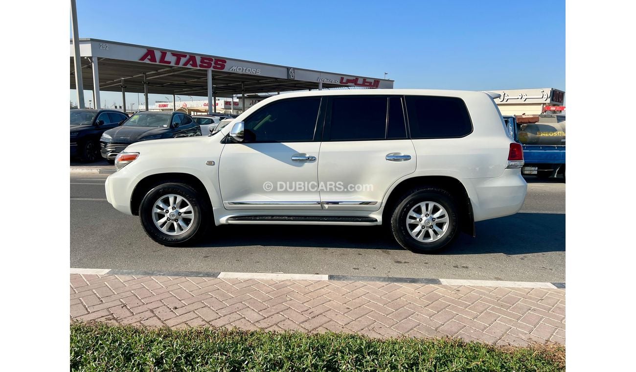 Toyota Land Cruiser LAND CRUISER GXR 2011 V6 PETROL 4x4 . 7 SEATER