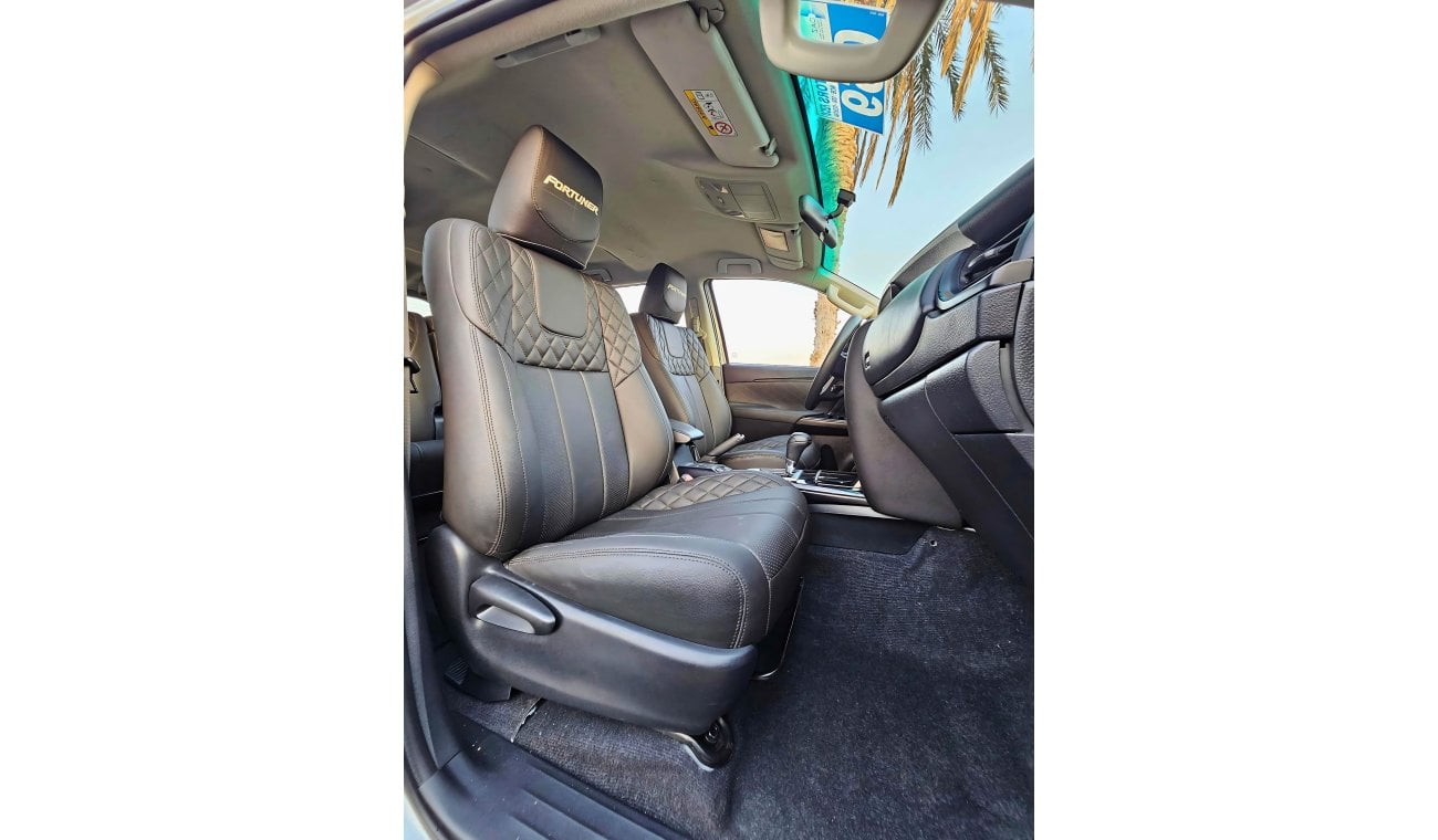 تويوتا فورتونر EXR V4 4WD/ LEATHER SEATS/ DVD/ REAR CAMERA/ LOT# 102396