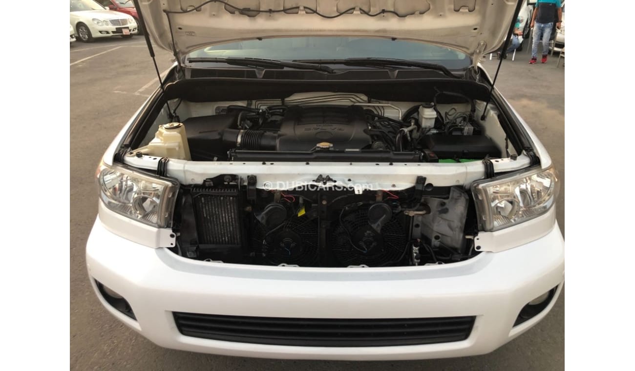 Toyota Sequoia Toyota squia model 2013 GCC car prefect cond full option  back air condition