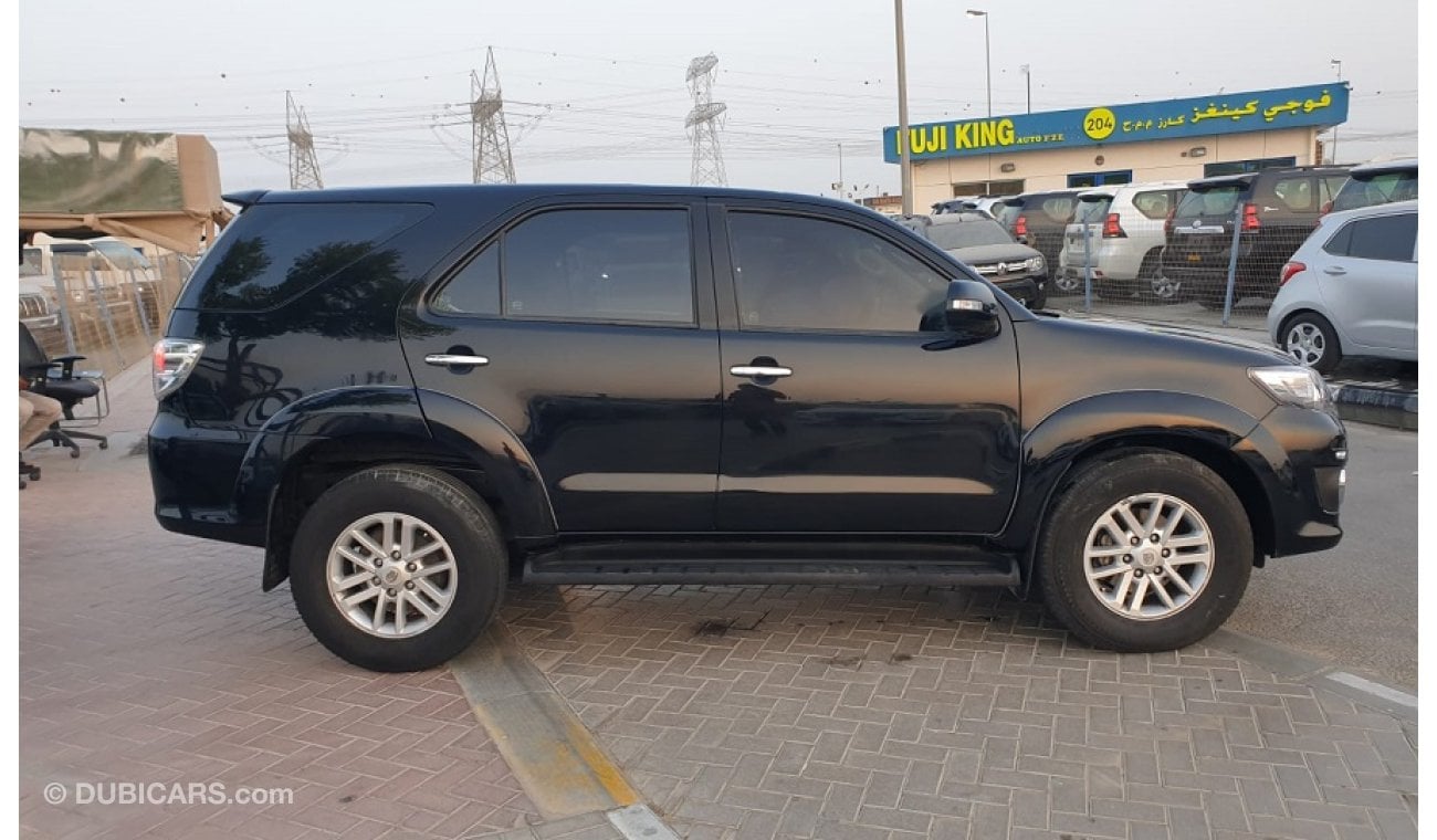 Toyota Fortuner 2.7 PETROL (4 CYLINDER)